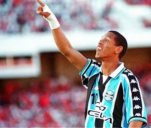 决定性的作 决定性的作